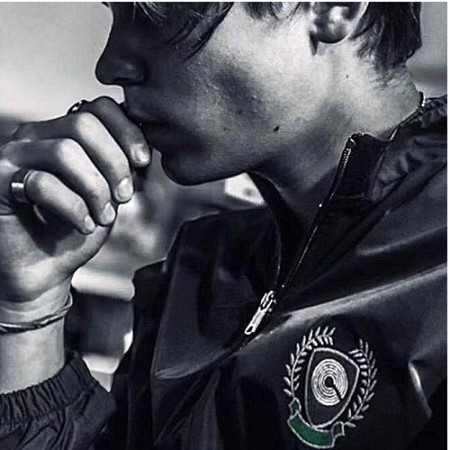 YEEZY 시즌5 칼라바사스 윈드브레이커