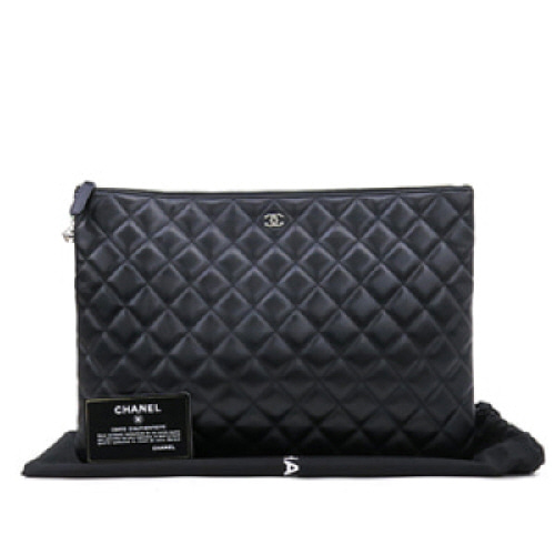 샤넬 클래식 램스킨 클러치 백