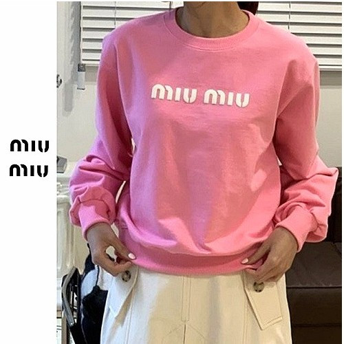 미우 MIUMIU 베이직 레터링 맨투맨