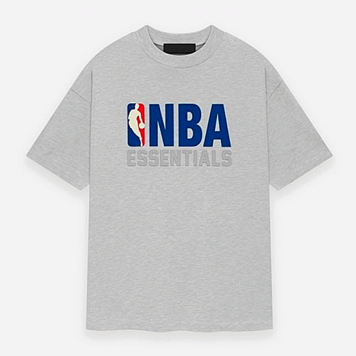 FEAR OF GOD ESSENTIALS 엔비에이 로고드 티셔츠