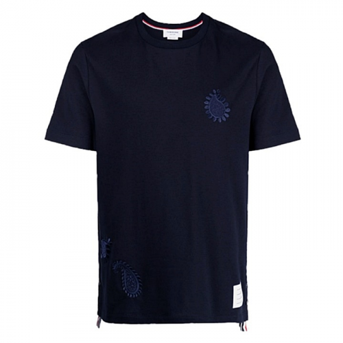 THOM BROWNE 자수로고 실크 라운드 티셔츠