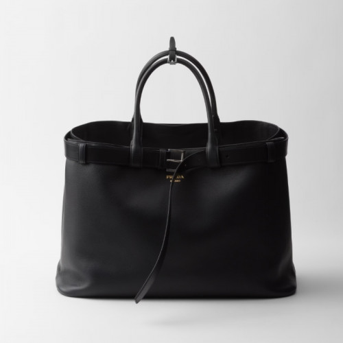 벨트가 달린 가죽 프라다 버클 백