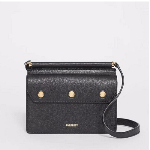 BURBERRY 미니 포켓 디테일 레더 타이틀 백