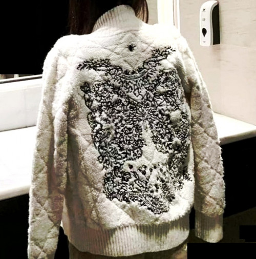 디올 DIOR 까나쥬 부클 니트 집업