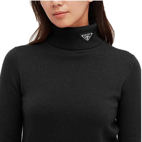 프*다 PRADA 플레이트 터틀넥 니트