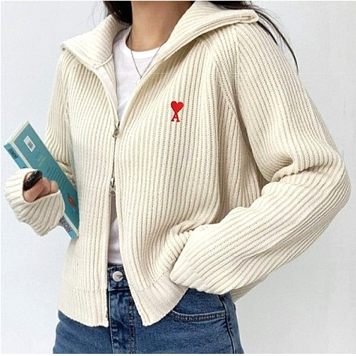 AMI 스몰 레드하트 풀집업 니트