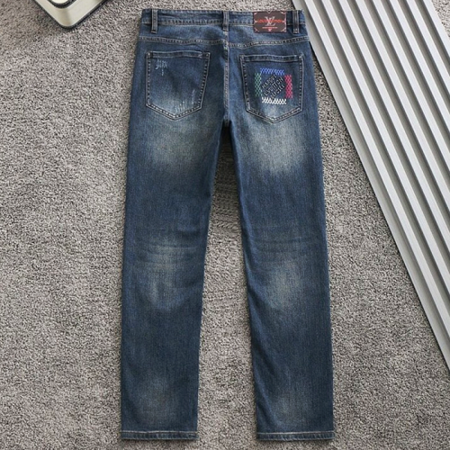 LOUIS VUITTON 백포켓 포인트 엠보로고 스판 데님 워싱진