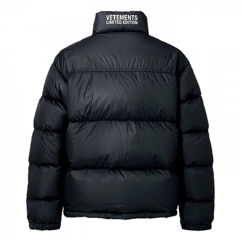 VETEMENTS 리미티드 로고드 다운자켓