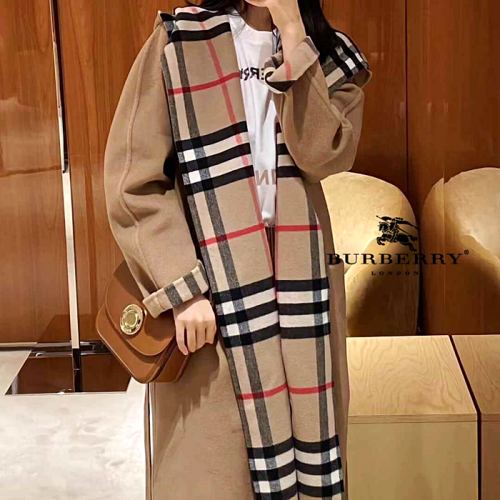 BURBERRY 시그니처 체크 세무 후드 로브코트