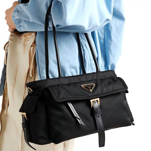 PRADA 익스플로어 미디엄 리나일론 토트백