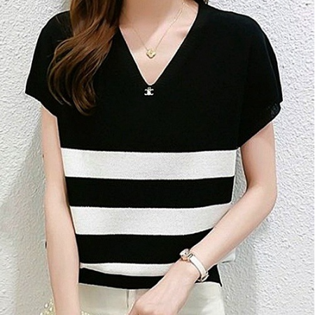 셀*느 엠블럼 브이넥 반팔 니트