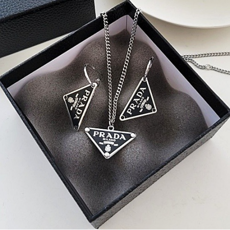PRADA 삼각 로고 롱 목걸이 & 귀걸이 - 별도구매가능