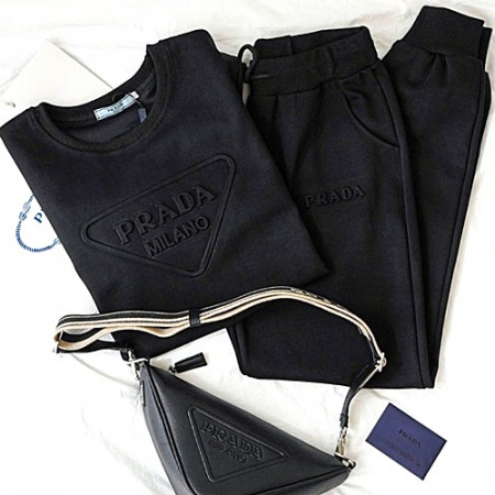 PRA*A 엠보 삼각로고 맨투맨&조거 셋업