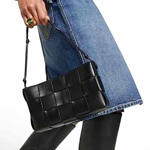 BOTTEGA VENETA 카세트 스트랩 파우치