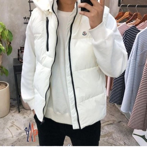 MONCL*R 지퍼 포인트 하프 패딩후드탈부착 조끼