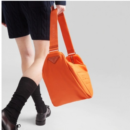 프라다 캔버스 트라이앵글 백