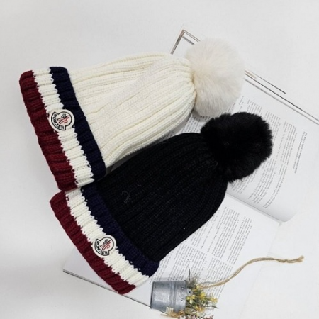 MONCL*R 삼색 방울비니