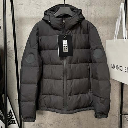 MONCL*R 블랙패치 구스다운