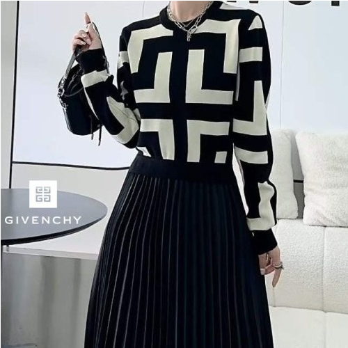 GIVENC*Y 격자패턴 니트 배색OPS