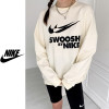 NIKE  오버사이즈 스우시 맨투맨