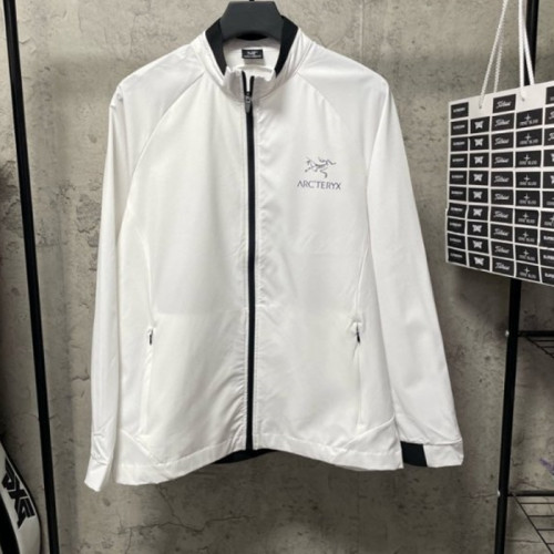 아크테*스   하이넥 윈드브레이커