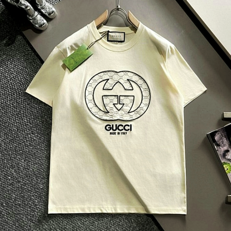 GUCCI 멀티자수 로고 티셔츠