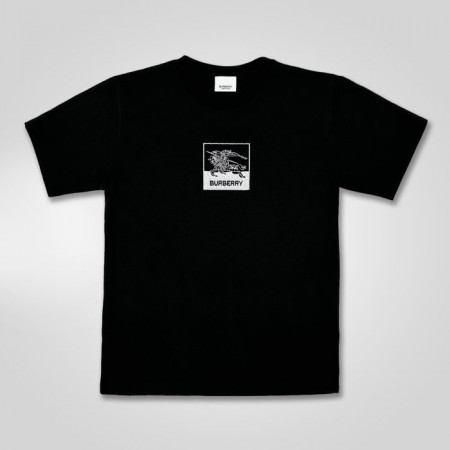 버*리   스퀘어 기마상 자수 레귤러핏 티셔츠 (여성)