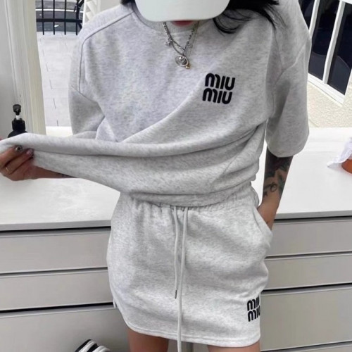 MIU M*U   자수로고 하프 반팔 반바지 셋업