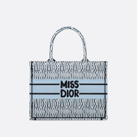 Dior Book Tote 미디엄 백 - 페일 블루 & 블랙 Miss Dior Graffiti 자수
