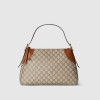 GUCCI GG 엠블럼 미디엄 숄더백