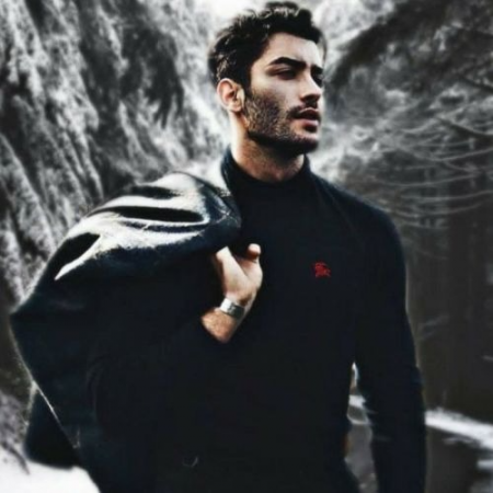 BURBERRY 런던 자수로고 터틀넥