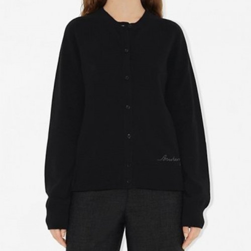 버*리   레터링 자수 라운드 가디건 (여성)