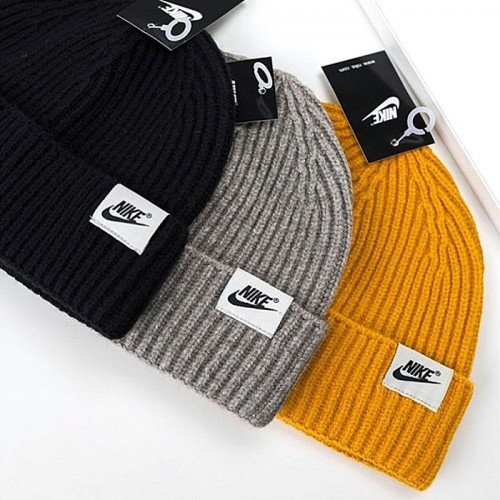 NIKE 커프드 푸츄라 비니