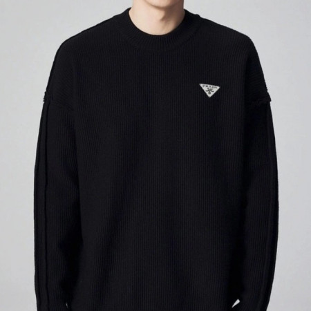 PRA*A   클래식 트라이앵글 자수 램스울 니트