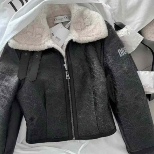 DI*R   빈티지 레터링 포인트 무스탕