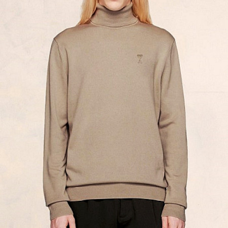 AMI 드 꾀흐 까마이외 자수 터틀넥 니트