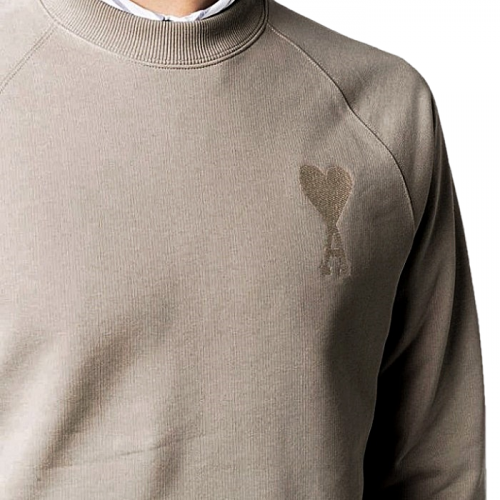 AMI 사선하트 절개 맨투맨