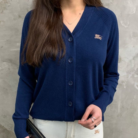 버*리 캐리 자수가디건