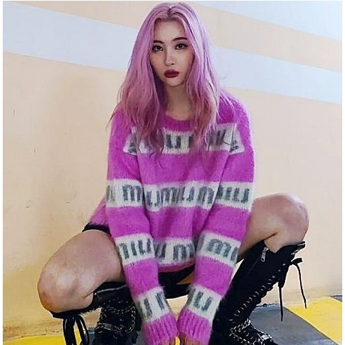 MIU MIU 로고 크롭 니트 스웨터 (선미착용)